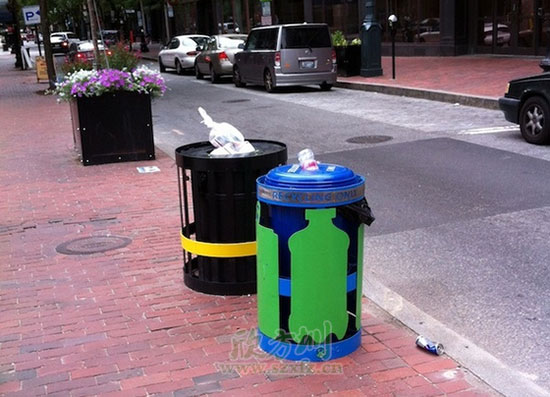 拾金不昧好品德，垃圾桶旁撿萬元巨款如數(shù)歸還