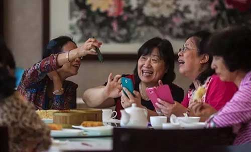 書報亭、早餐車，甚至垃圾桶都有二維碼“身份證”了。