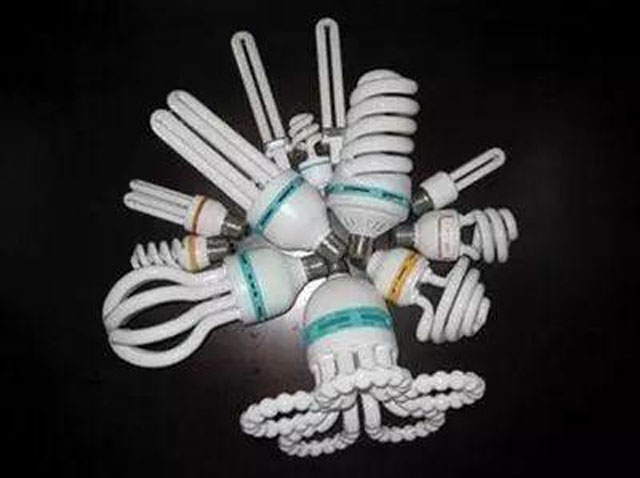 有害垃圾危害大,請投有害垃圾桶集中處置